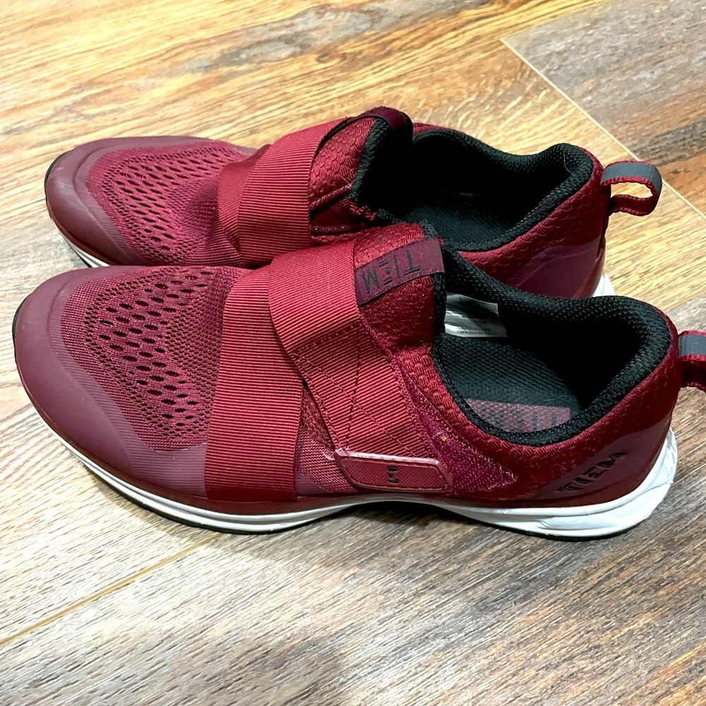 Tiem Slipstream Size 8 cycling shoe with SPD clips burgundy red